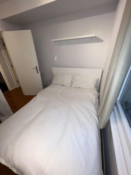 Lovely 1 Bedroom Apartment In West Kensington Лондон Екстериор снимка