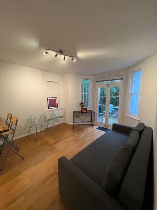 Lovely 1 Bedroom Apartment In West Kensington Лондон Екстериор снимка