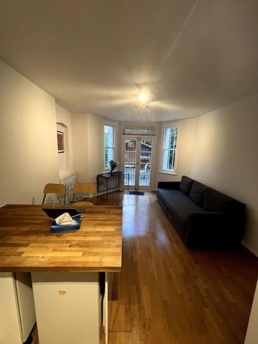 Lovely 1 Bedroom Apartment In West Kensington Лондон Екстериор снимка