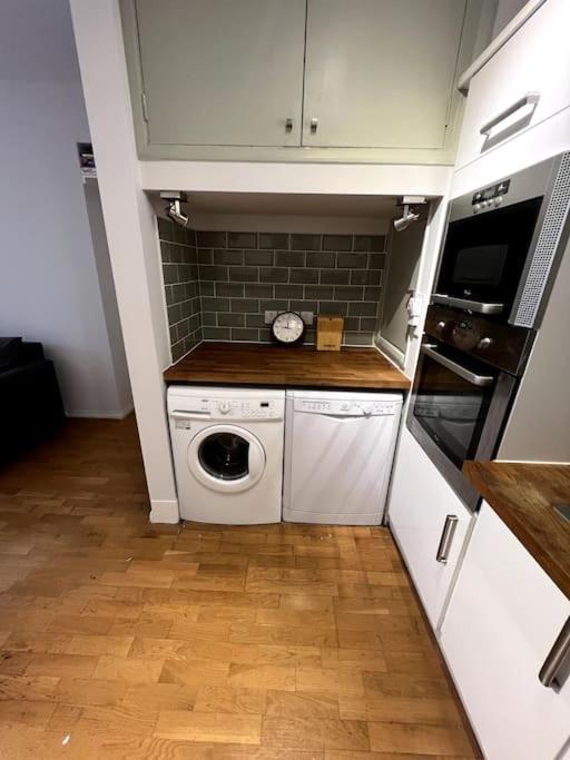Lovely 1 Bedroom Apartment In West Kensington Лондон Екстериор снимка